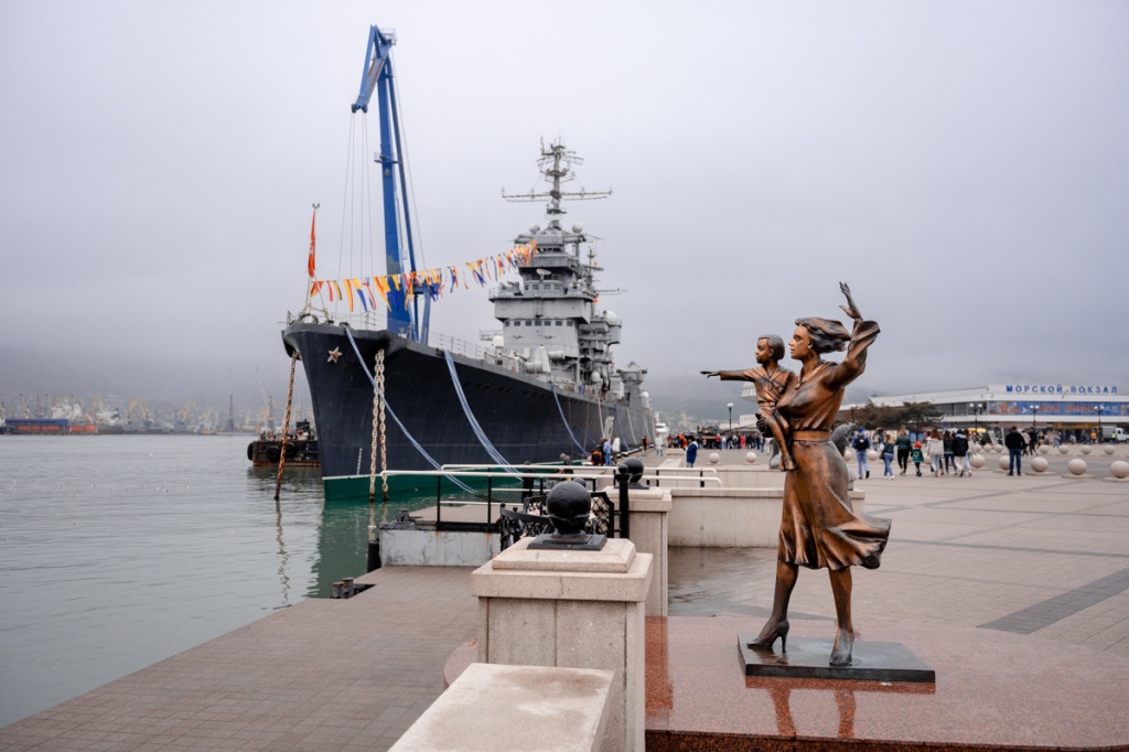 Памятник женам моряков Новороссийска