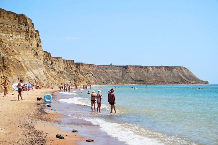 Пляж на Азовском море на Тамани