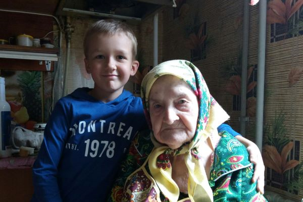 Фронтовичка Наталья Пророчук (Варавкина) с праправнуком