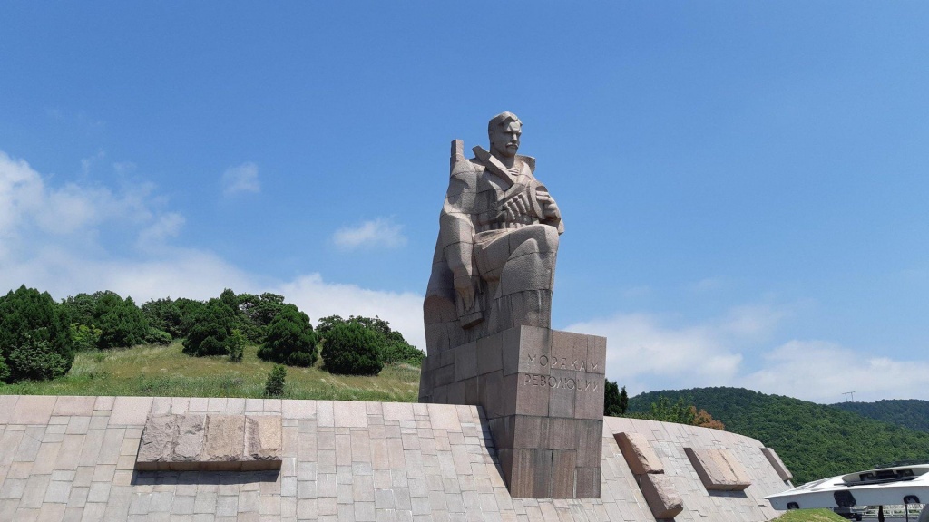 Памятник морякам революции Новороссийск