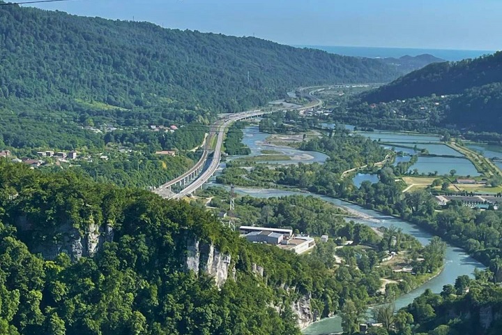 Серпантинная дорога в Сочи 