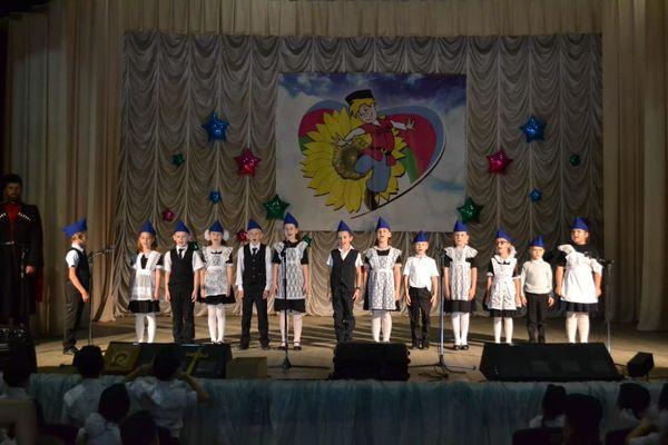 Концерт в честь посвящения ребят в казачата