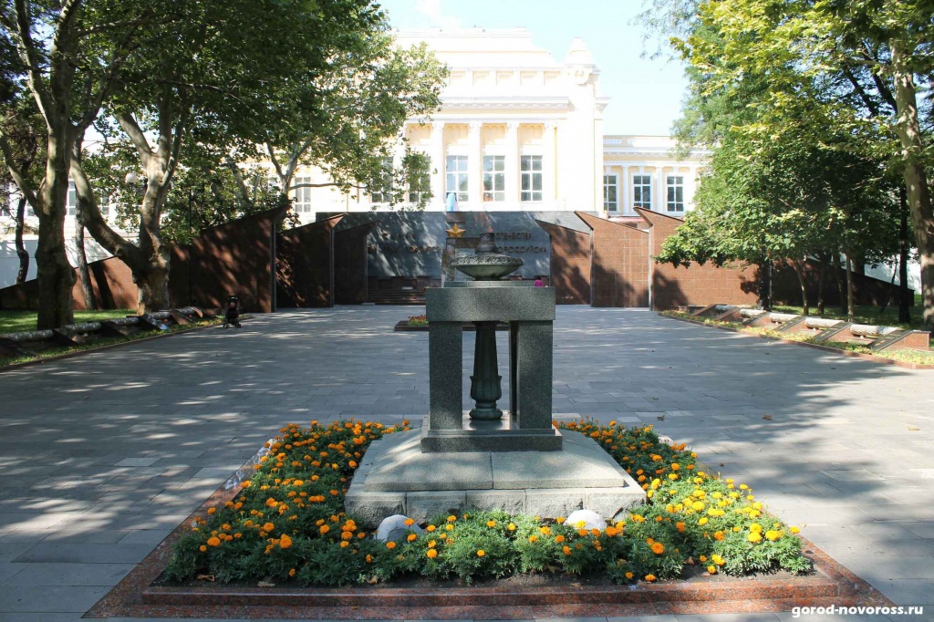 Мемориальный комплекс Площадь героев в Новороссийске