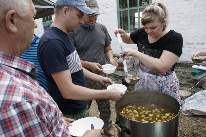 Уха на Дне Рыбака в Новопокровской