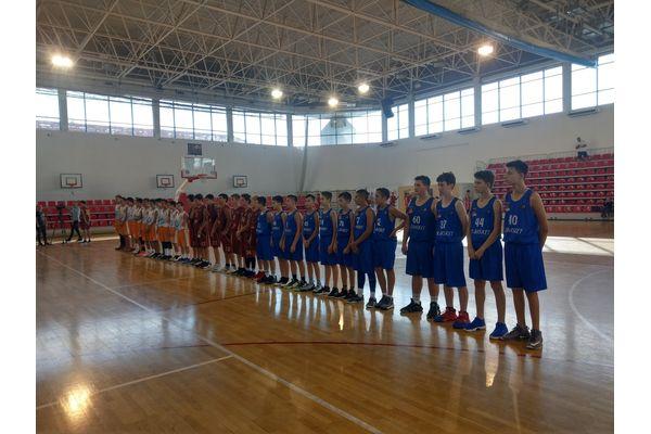 Участники турнира готовятся к играм Участники турнира готовятся к играм