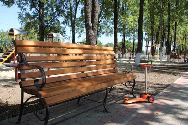 novaya-lavochka-v-parke-tbilisskaya.jpg novaya-lavochka-v-parke-tbilisskaya.jpg