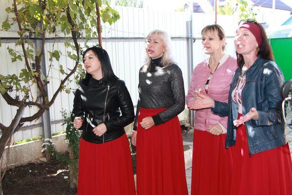 Специально для ветерана артисты устроили концерт