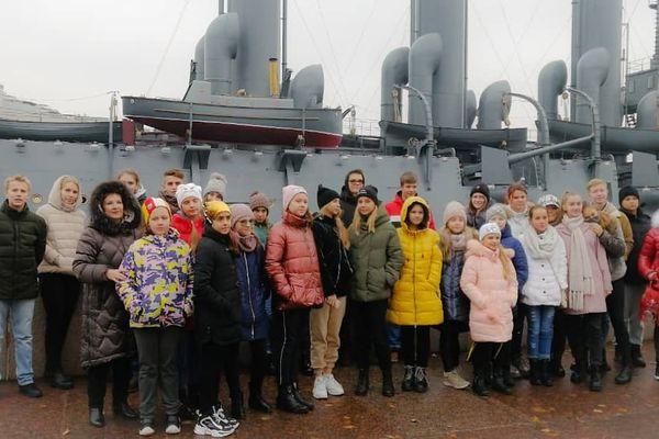 Ребята весело и с пользой проводят время в Санкт-Петербурге