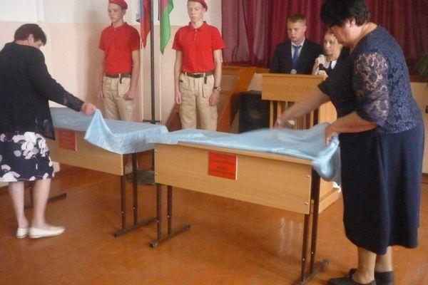Парты с памятными табличками поставили в школе №8