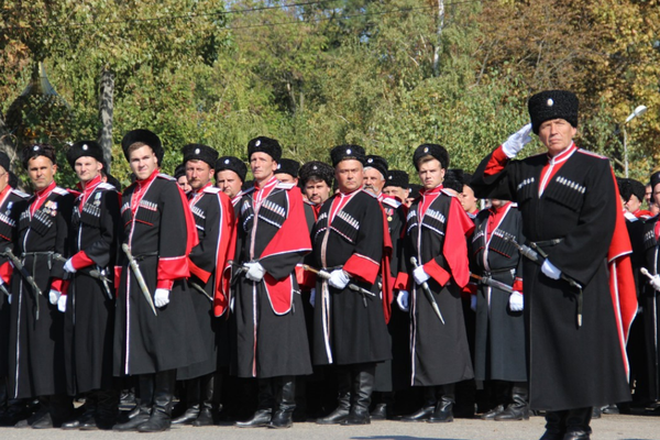 Парад казаков в станице Динской