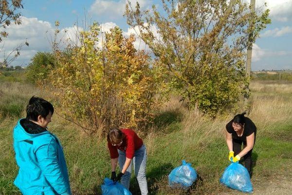 Неравнодушные жители убрали мусор Неравнодушные жители убрали мусор