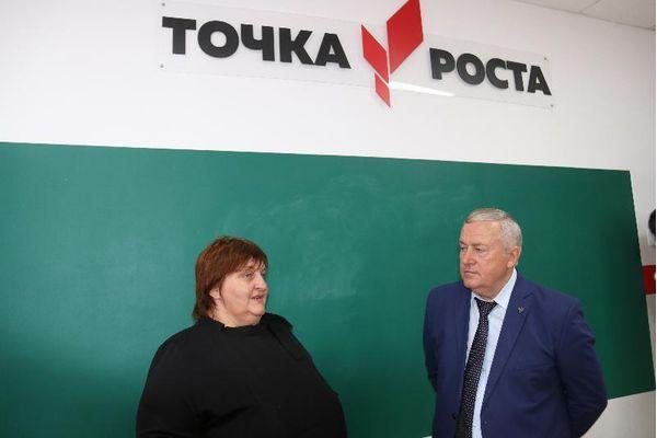 Алексей Гедзь посещает "Точку роста" в Некрасовском поселении