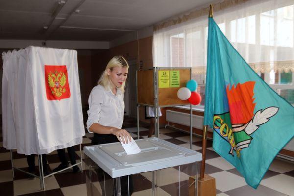 Школьники голосуют за лидеров ученического совета Школьники голосуют за лидеров ученического совета