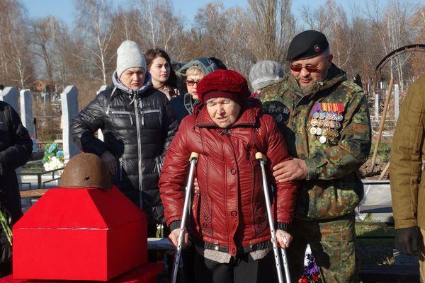 Дочь красноармейца прощается с отцом