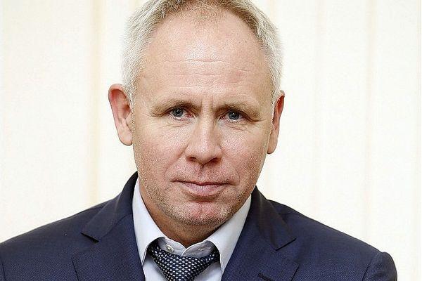Чиновника обвиняют в получении взятки