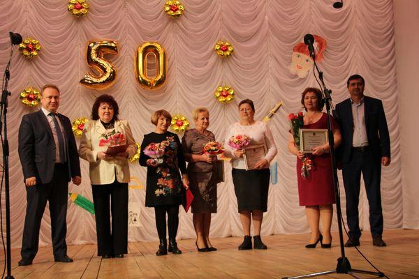 Педагоги получили награды к празднику