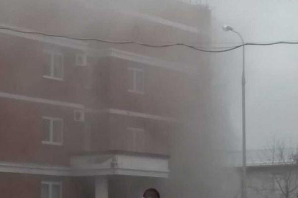 Пожарные потушили огонь с помощью обычного огнетушителя