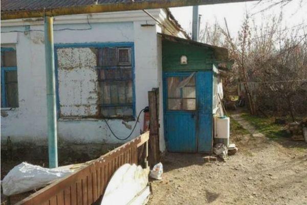 В этом доме жила девочка, которую избил и изнасиловал мужчина