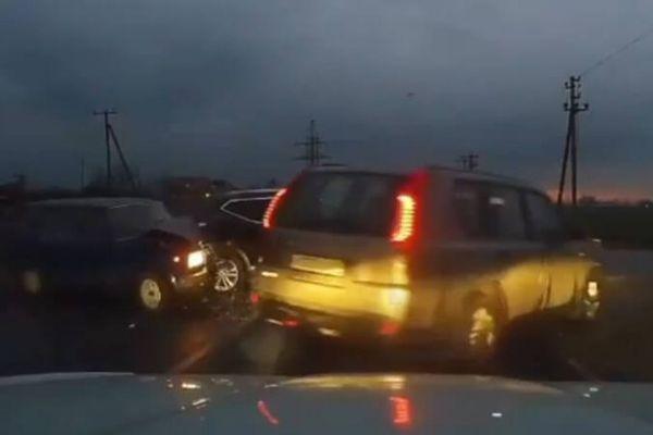 Массовое ДТП под станицей Новотитаровской