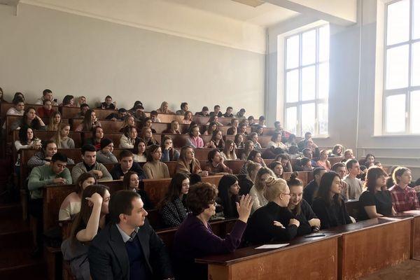 Студенты с интересом общались с гостями
