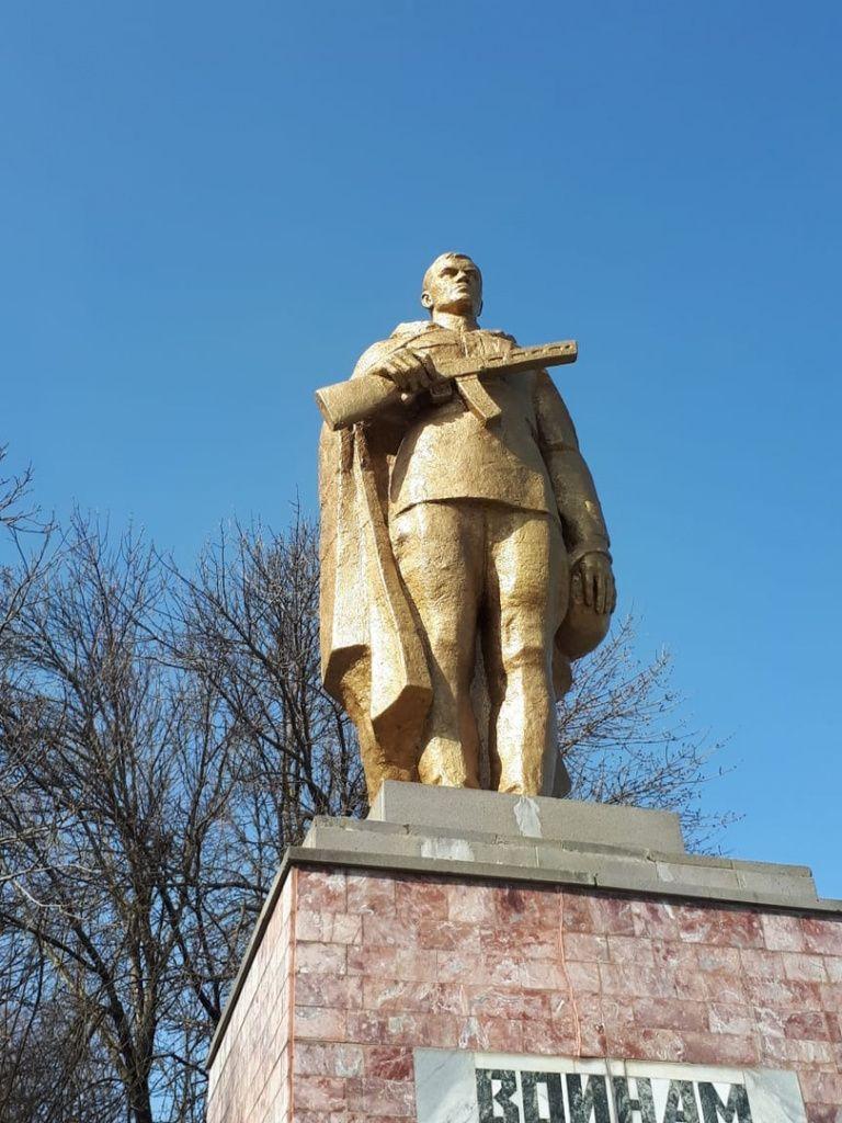 Pamyatnik-pogibshim-voinam-kolhoznikam-na-ulice-Proletarskoi-v-Ust-Labinske Pamyatnik-pogibshim-voinam-kolhoznikam-na-ulice-Proletarskoi-v-Ust-Labinske