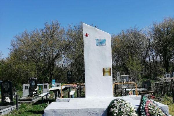 Маленький памятник в станице Восточная Маленький памятник в станице Восточная
