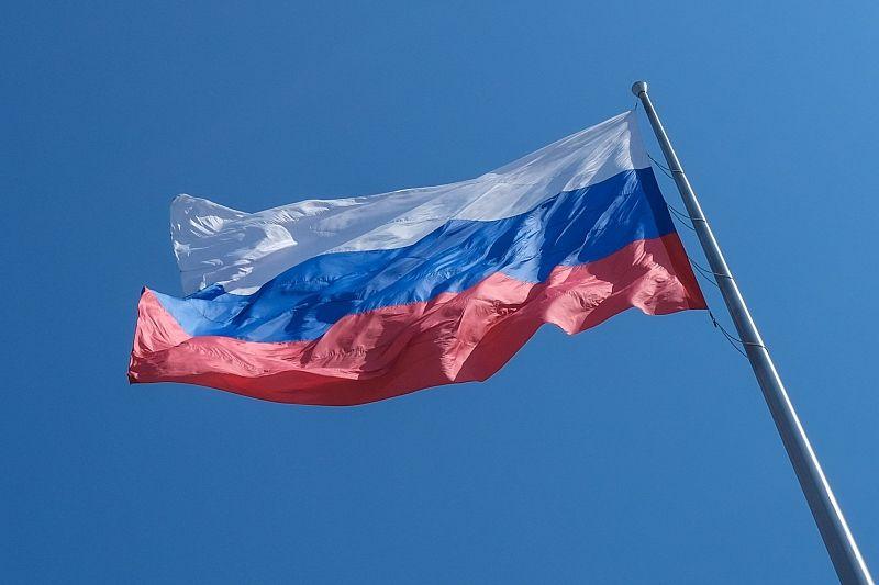 В Краснодаре состоялась торжественная церемония поднятия флага России