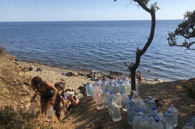 Горит Утриш: пожар в реликтовом лесу под Анапой продолжается вторые сутки