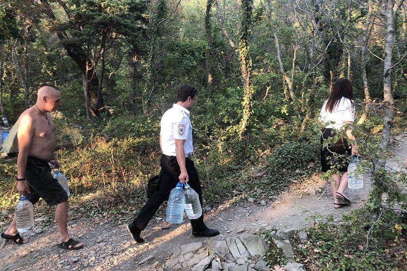 Горит Утриш: пожар в реликтовом лесу под Анапой продолжается вторые сутки