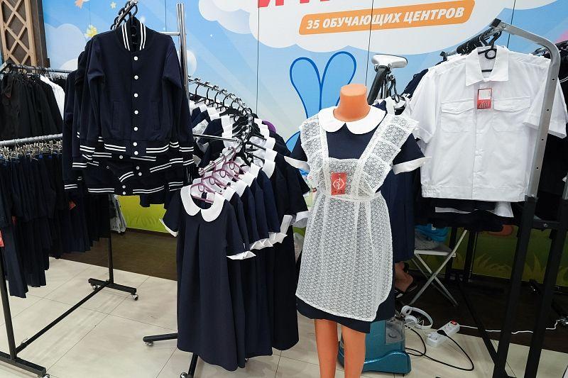 В Краснодаре кубанские швейные предприятия представили новые модели школьной, спортивной и казачьей формы