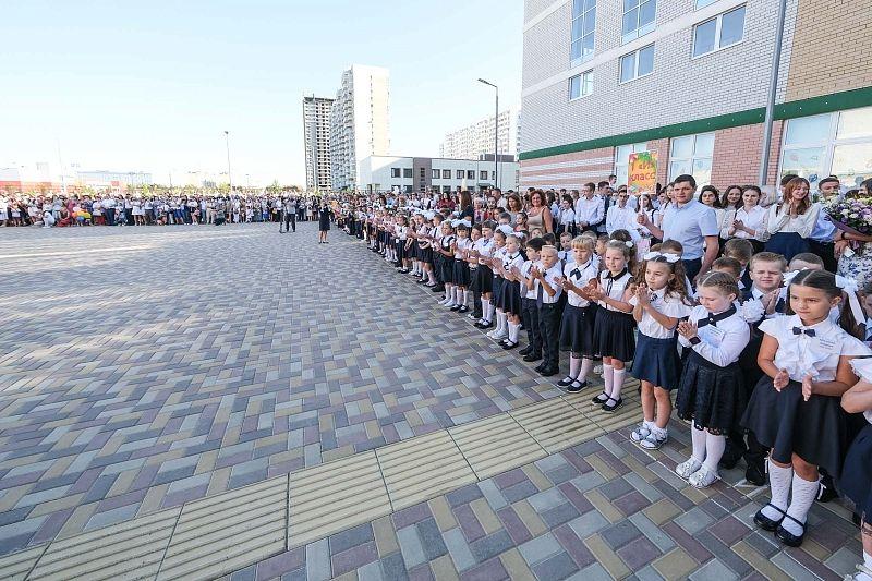 Первый раз в первый «Ф»: в Краснодаре в средней школе № 71 набрали 32 первых класса