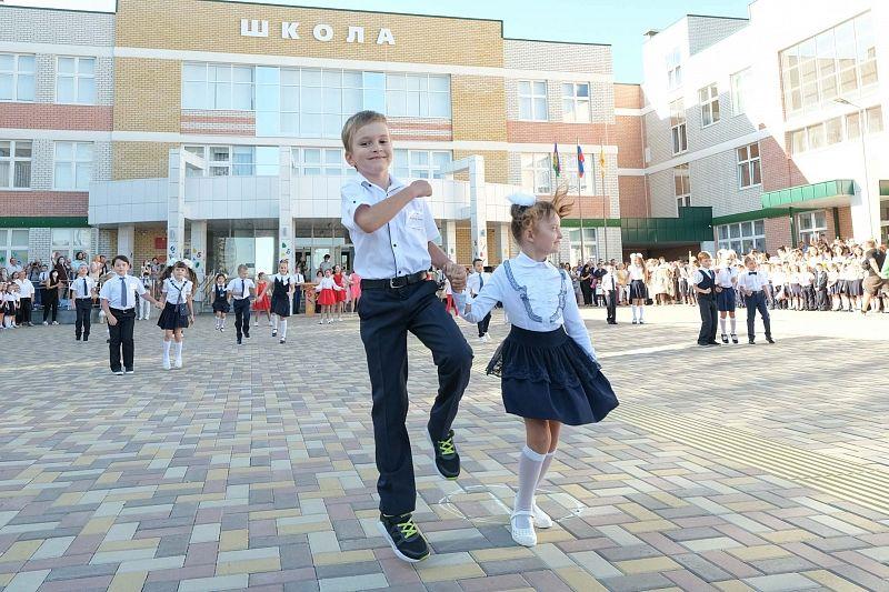 Первый раз в первый «Ф»: в Краснодаре в средней школе № 71 набрали 32 первых класса