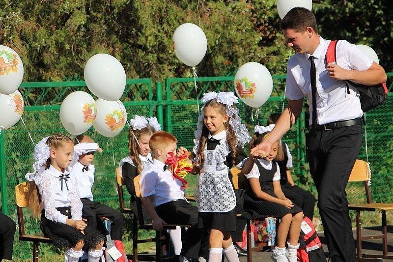 В Тбилисском районе открыли школу после капремонта