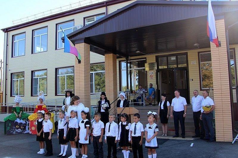 В Тбилисском районе открыли школу после капремонта