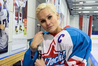 Елена Белова: «Мужской и женский хоккей – это две абсолютно разные игры» Елена Белова: «Мужской и женский хоккей – это две абсолютно разные игры»