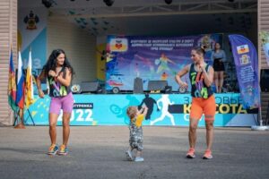 Фоторепортаж: в Чистяковской роще Краснодара отметили День физкультурника