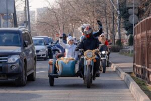 Мотопарад Дедов Морозов и Снегурочек прошел в Краснодаре