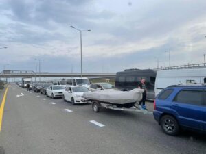 Пробка перед Крымским мостом сократилась до 3 км