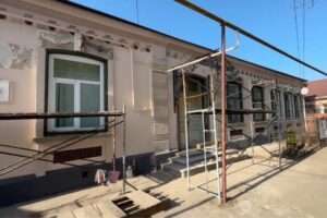 Два исторических здания Краснодара отреставрируют по решению суда до конца 2023 года