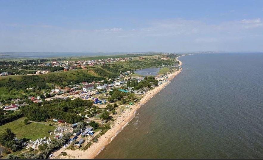 Вид на станицу и Азовское море