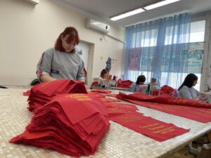 В Краснодаре для Знамени героев собрали 3 тысячи лоскутков