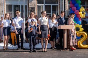 В Минпросвещения назвали даты последних звонков и выпускных в школах России