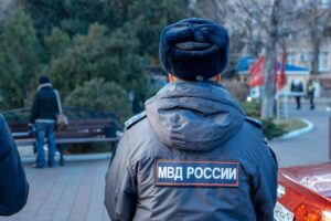 Полиция Краснодара арестовала мужчину, укравшего 670 тысяч рублей из автомобилей