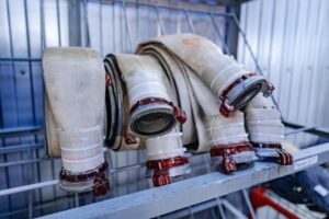 Пожарные эвакуировали 25 человек из горевшего дома в Краснодаре