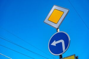 В Краснодаре изменят движение на двух сложных перекрестках