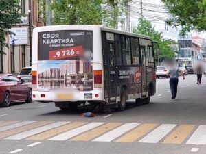 В центре Краснодара маршрутка насмерть сбила 83-летнюю пенсионерку