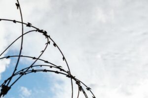 Двое мужчин проникли в воинскую часть Новороссийска, один из них убит
