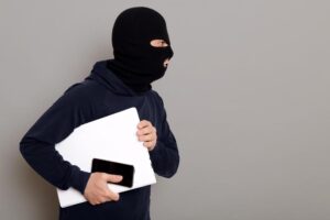 Аферист обманул жителя Новороссийска при продаже оборудования для майнинга криптовалюты