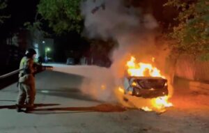 Легковой автомобиль полностью сгорел в Кропоткине