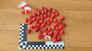 На Кубани задержали 18-летнего наркозакладчика с крупной партией мефедрона